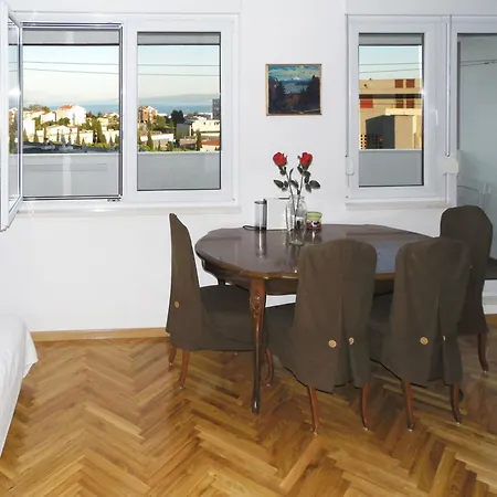 Appartement Eurit Shown In Detail Split